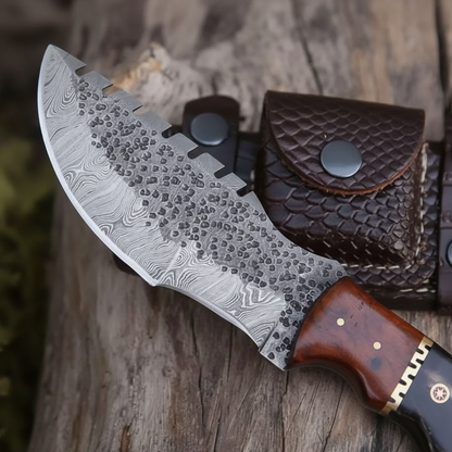 Curved Damascus blade pattern and serrated spine close-up